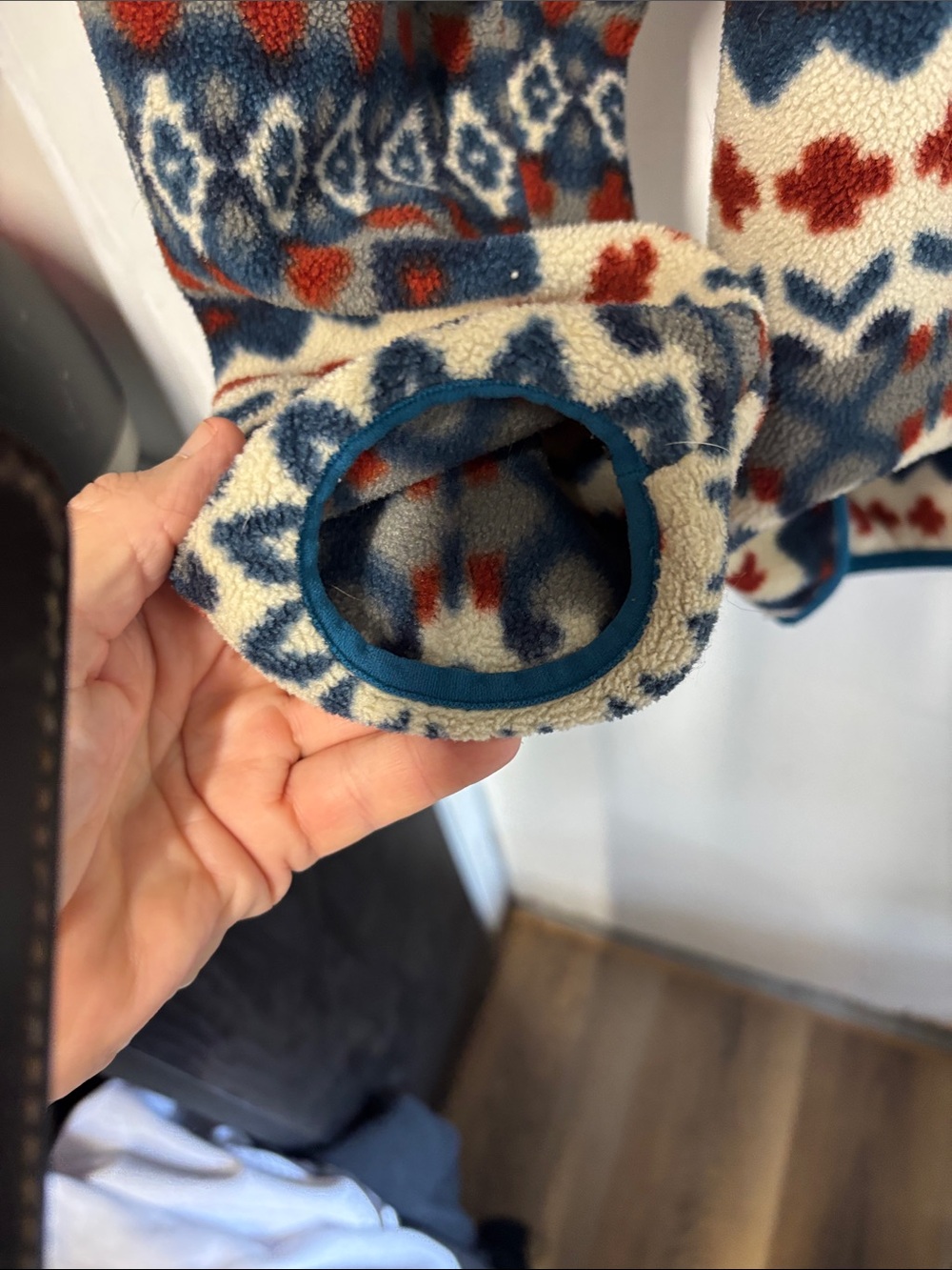 Patagonia Patterned Fleece Pullover Jacket - Cream, Navy & Teal Accents - Picture 6 of 7